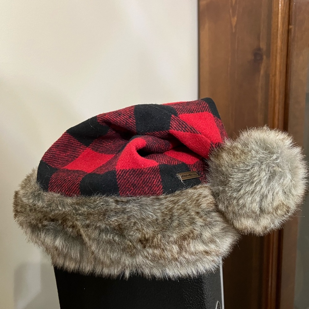 Eddie Bauer hat with faux fur.